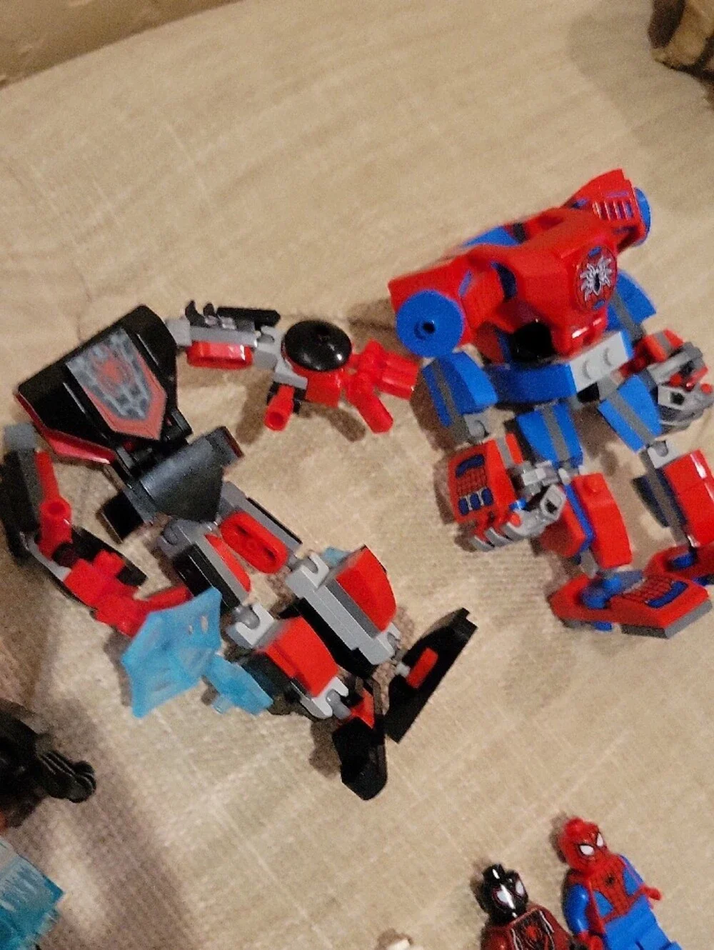 LEGO✨️3 Buildable Superhero Mechs with 3 Minifigures - Red, Blue, Black